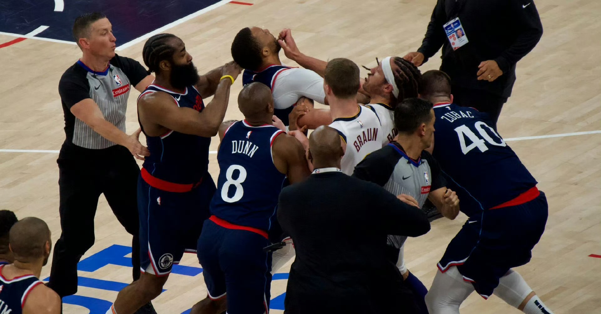 华体会下载-外援组合默契无间,篮球赛场上展现默契配合的简单介绍  第1张 华体会下载-外援组合默契无间,篮球赛场上展现默契配合的简单介绍  第1张