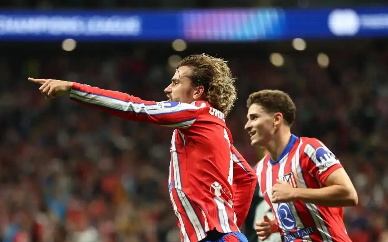 华体会app-马竞球迷高唱队歌，助威球队  第1张