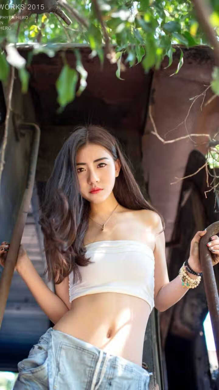 华体会下载-赛道对决与绿茵英雄，当F1引擎轰鸣遇见迪马利亚的决胜弧线  第2张